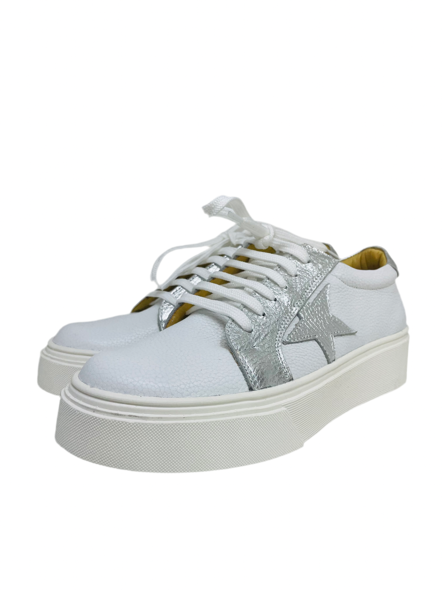 Zapatilla Blanca Estrella y borde Plata