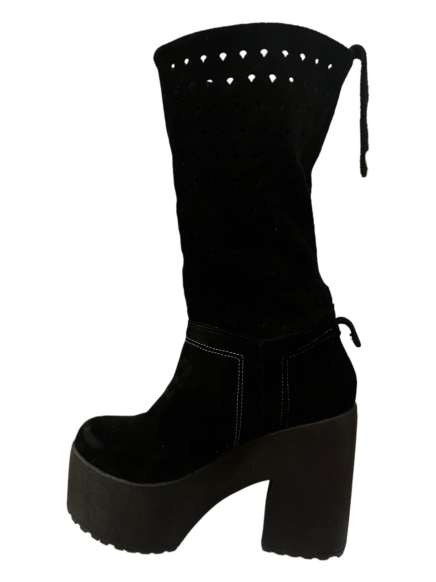 Bota perforada negra