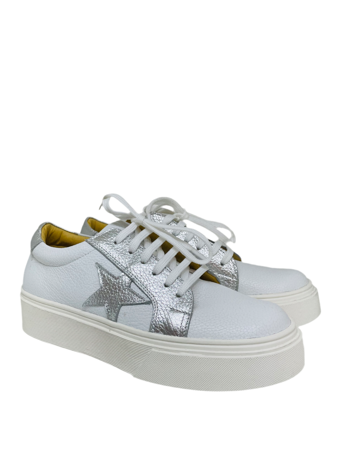 Zapatilla Blanca Estrella y borde Plata