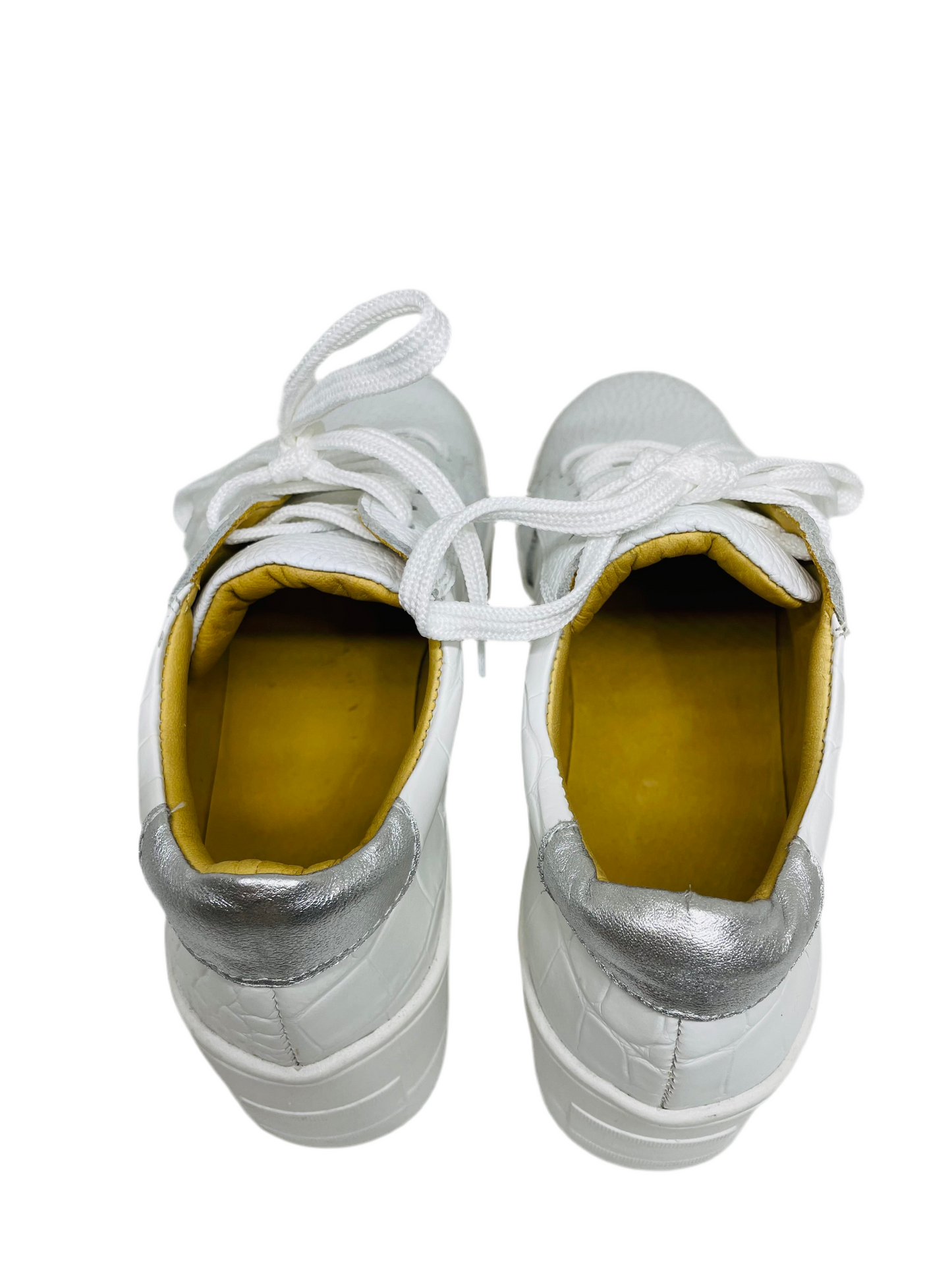 Zapatilla Blanca Croco Plata Alta